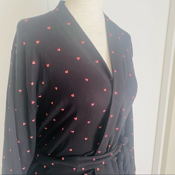NWT Plush Apparel Black Robe Pink Hearts Extra Soft Fleece XS With Scrunchie - Picture 5 of 13